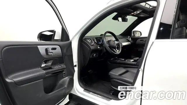 Mercedes-Benz GLB-Class 2021 — Şəkil 10/20