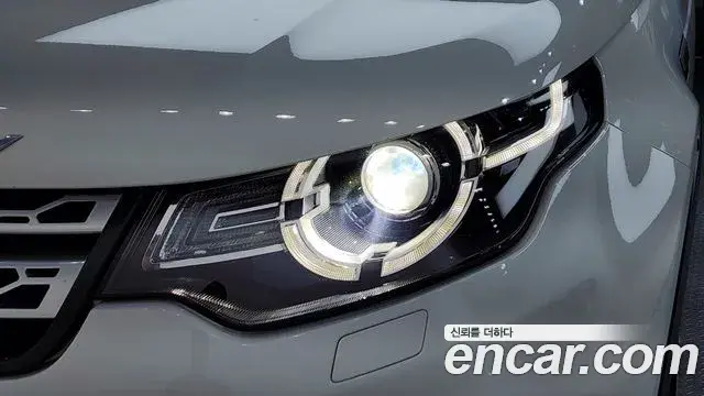 Land Rover Discovery Sport 2018 — ფოტო 4/37