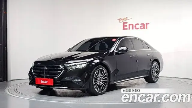 Mercedes-Benz E-Class 2024 — Фото 1/20