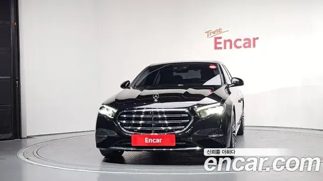 Mercedes-Benz E-Class 2024 — Фото 3/20