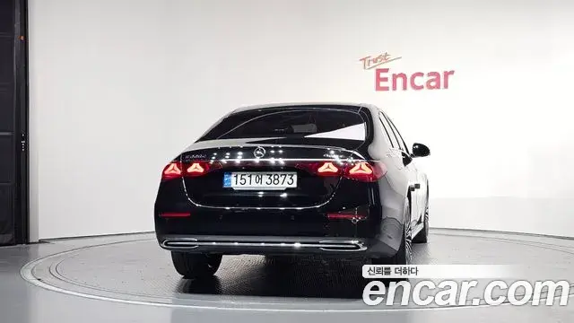 Mercedes-Benz E-Class 2024 — Фото 4/20