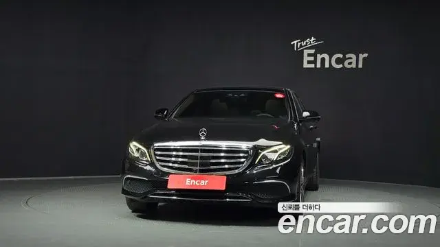 Mercedes-Benz E-Class 2019 — Photo 18/20