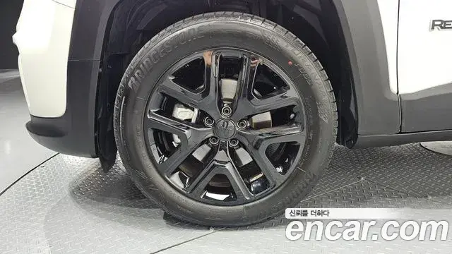 Jeep Renegade 2022 — Photo 9/32
