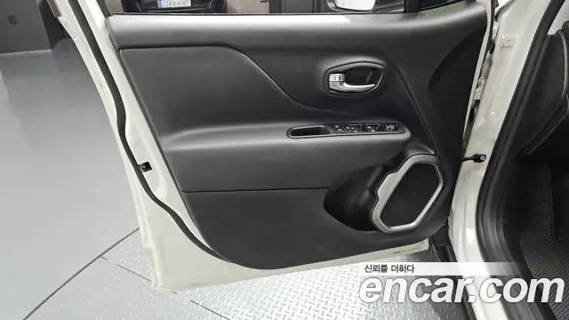 Jeep Renegade 2022 — Photo 22/32