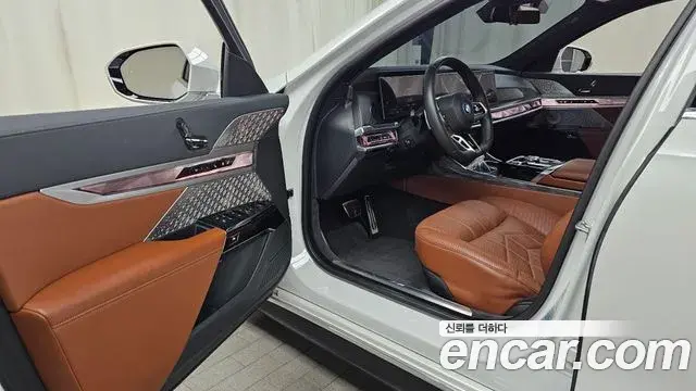 BMW i7 2023 — ფოტო 4/34