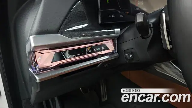 BMW i7 2023 — ფოტო 26/34