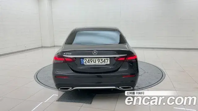 Mercedes-Benz E-Class 2023 — Фото 3/20