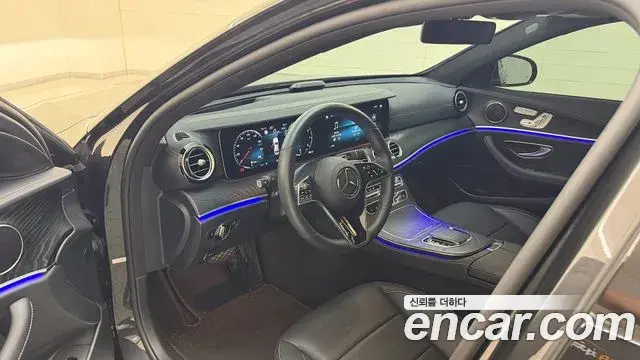 Mercedes-Benz E-Class 2023 — Фото 12/20