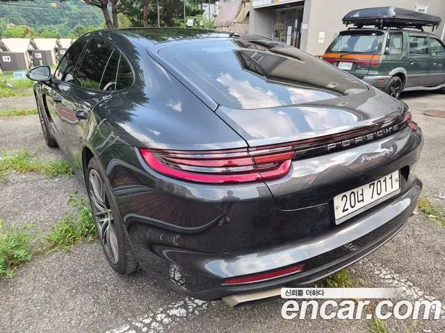 Porsche Panamera 2018 — ფოტო 7/19