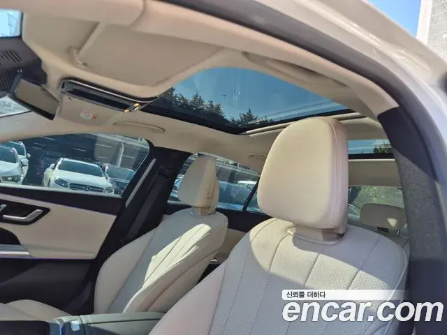 Mercedes-Benz E-Class 2025 — ფოტო 18/20