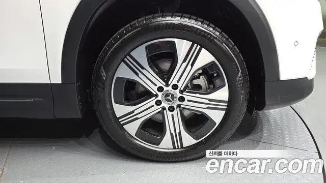 Mercedes-Benz EQB 2025 — Şəkil 7/20