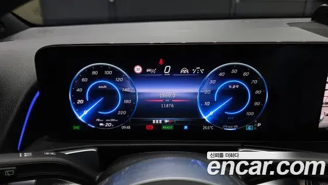 Mercedes-Benz EQB 2025 — Şəkil 16/20