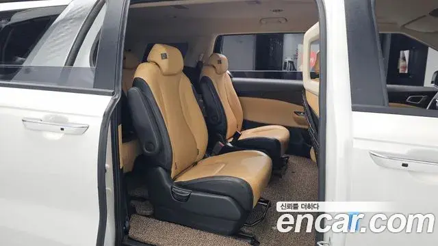 Kia Carnival 2021 — Фото 11/20