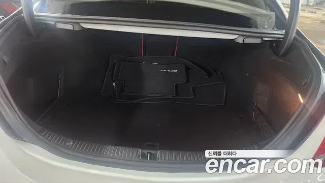 Mercedes-Benz C-Class 2018 — ფოტო 19/20