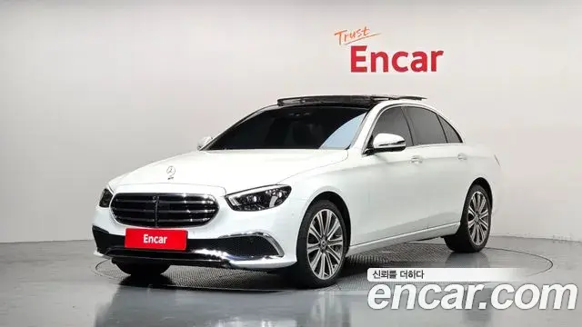 Mercedes-Benz E-Class 2022 — Photo 2/20