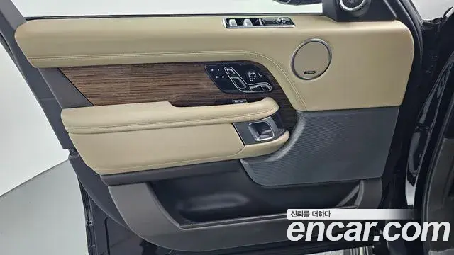 Land Rover Range Rover 2021 — Photo 30/37