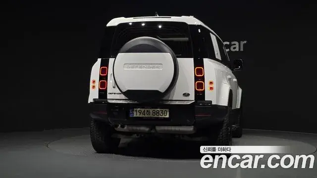 Land Rover Defender 2023 — Фото 4/20