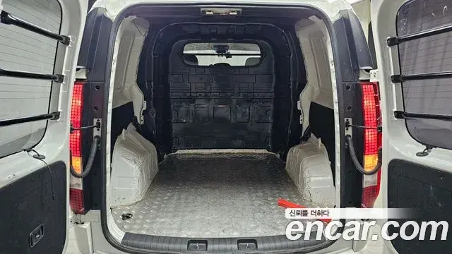 Hyundai Staria 2022 — ფოტო 20/31