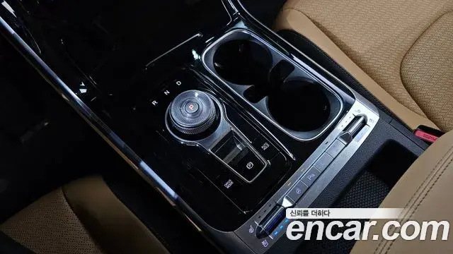 Kia Carnival 2023 — ფოტო 13/41