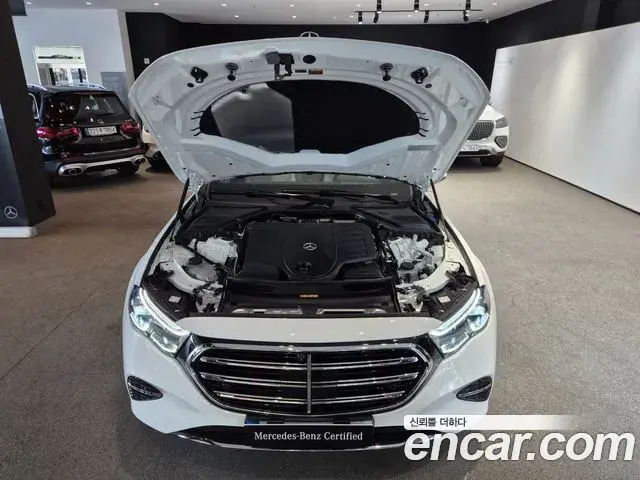 Mercedes-Benz E-Class 2026 — Photo 10/20