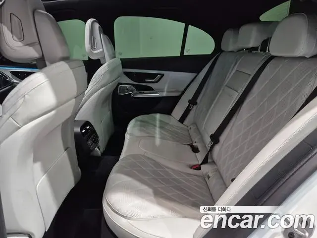 Mercedes-Benz E-Class 2026 — Photo 12/20