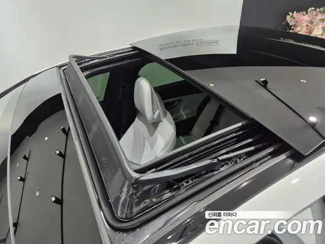 Mercedes-Benz E-Class 2026 — Photo 8/20