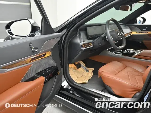 BMW 7 Series 2023 — Photo 9/20