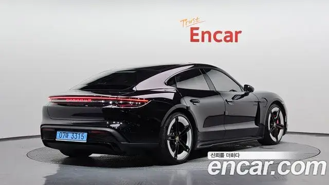 Porsche Taycan 2025 — ფოტო 25/31