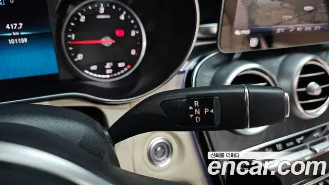 Mercedes-Benz C-Class 2019 — Şəkil 25/33