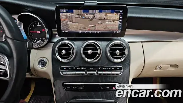 Mercedes-Benz C-Class 2019 — Şəkil 18/33