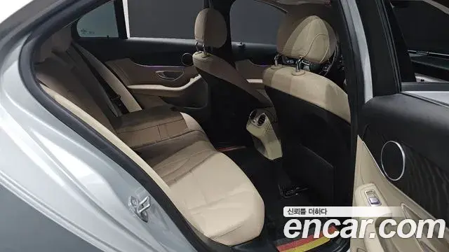 Mercedes-Benz C-Class 2019 — Şəkil 14/33