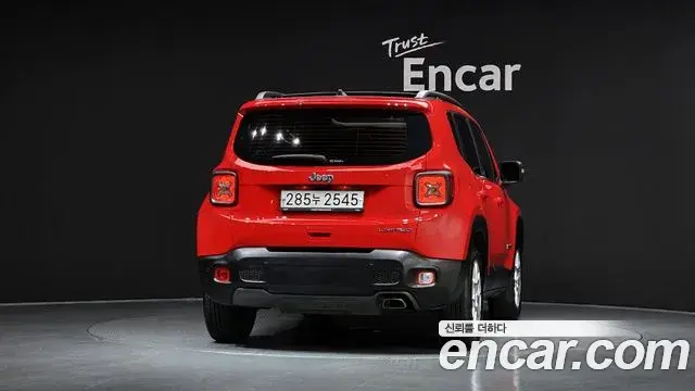 Jeep Renegade 2019 — ფოტო 14/32