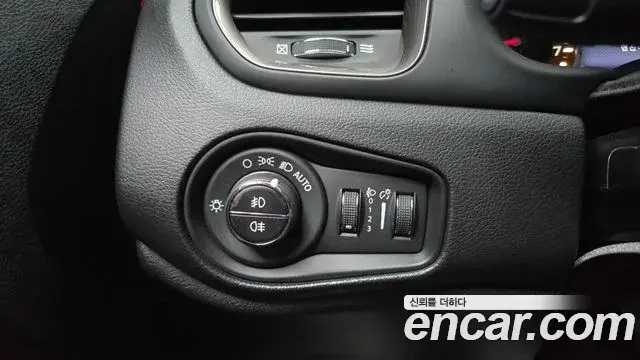 Jeep Renegade 2019 — ფოტო 29/32