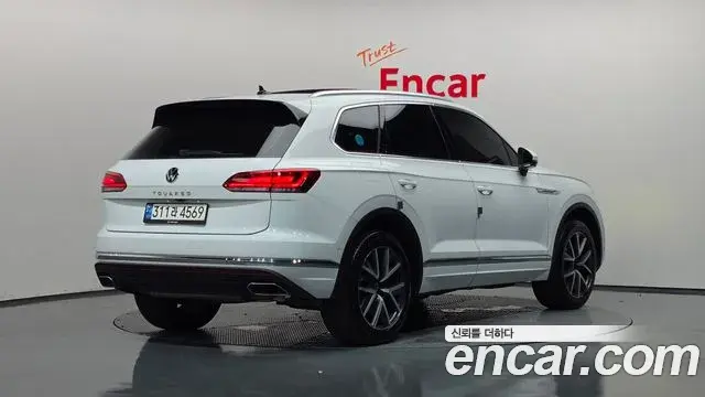 Volkswagen Touareg 2021 — Şəkil 18/20
