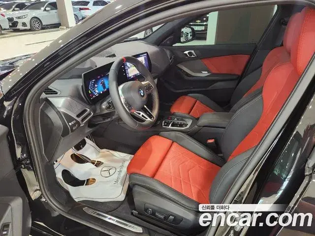 BMW 1 Series 2025 — Photo 8/18