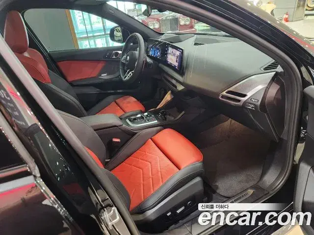 BMW 1 Series 2025 — Photo 13/18