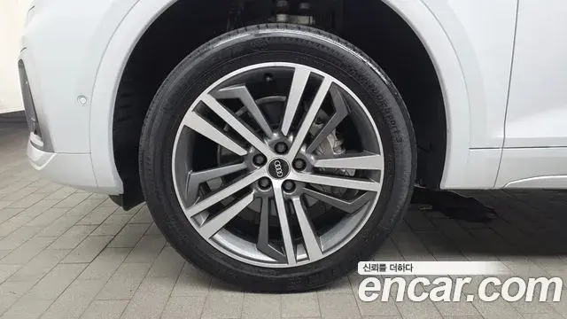 Audi Q5 2021 — Photo 10/33