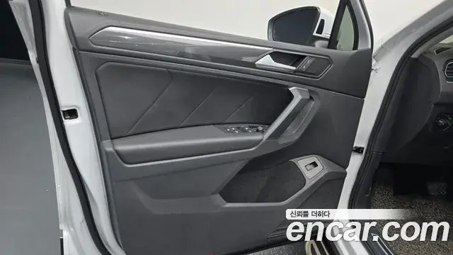 Volkswagen Tiguan 2020 — ფოტო 10/35