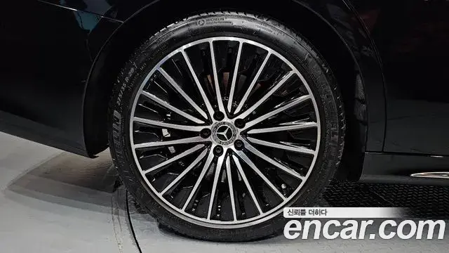 Mercedes-Benz E-Class 2026 — Photo 19/38