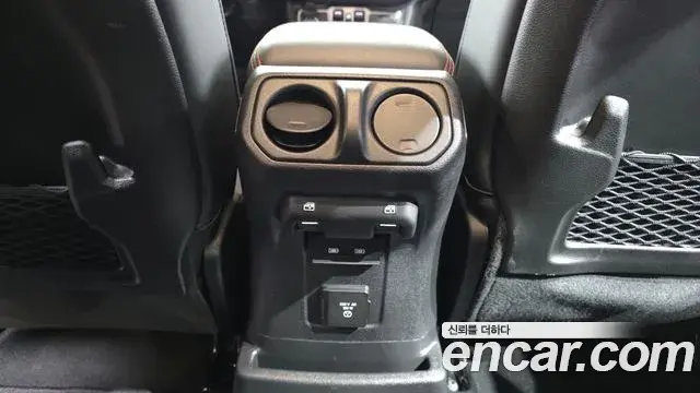 Jeep Wrangler 2024 — Photo 19/33
