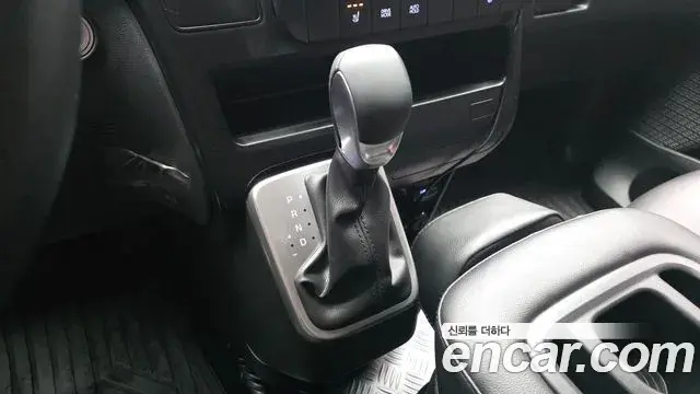 Hyundai Staria 2023 — Фото 9/20