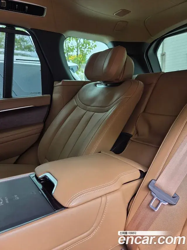 Land Rover Range Rover 2022 — Photo 9/14
