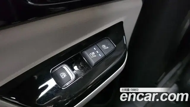 Kia Carnival 2021 — Фото 19/20