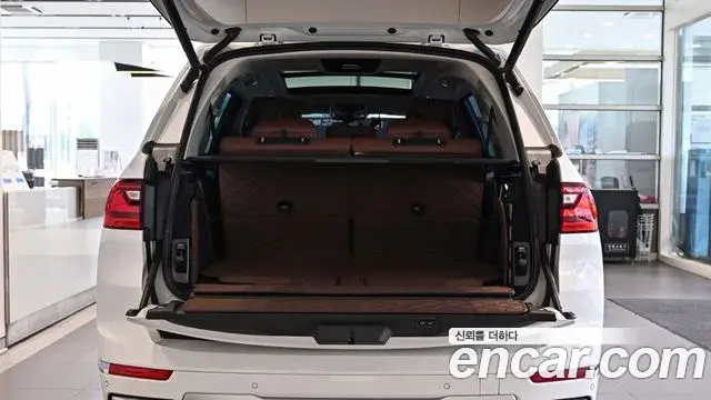 BMW X7 2021 — Фото 12/20