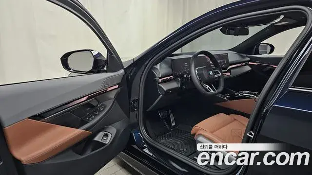 BMW 5 Series 2025 — Photo 10/20