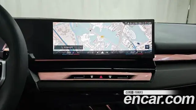 BMW 5 Series 2025 — Photo 14/20