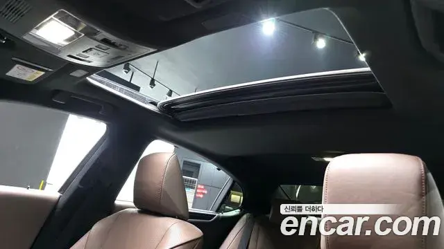 Lexus ES300h 2023 — ფოტო 20/36