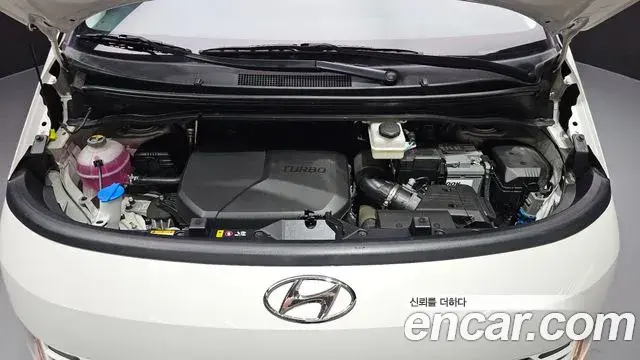 Hyundai Staria 2023 — Photo 6/20
