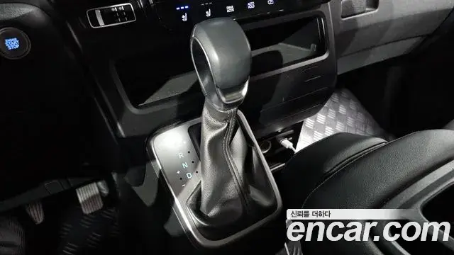 Hyundai Staria 2023 — Photo 9/20