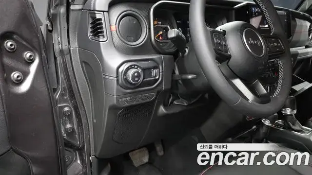 Jeep Wrangler 2025 — Photo 13/20